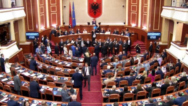 Ndërpritet prezantimi i programit në Kuvend: PS e kalon direkt në votim, miratohet me 82 vota